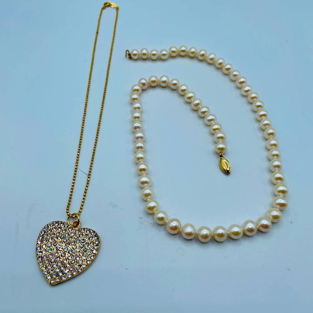 14k goid thin chain. With heart. And. Original real pearl necklace. Luxury 2 set